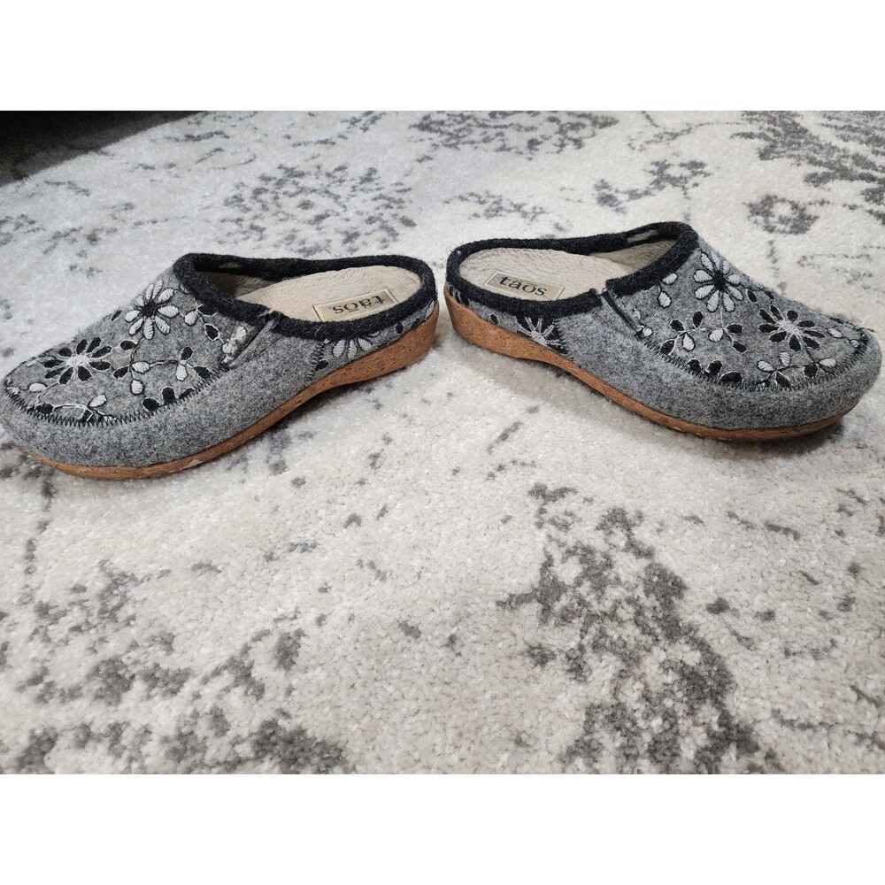 Taos Woolly Grey Floral Embroidered Wool Clog Slippers Womens Size 40 - Picture 2 of 10